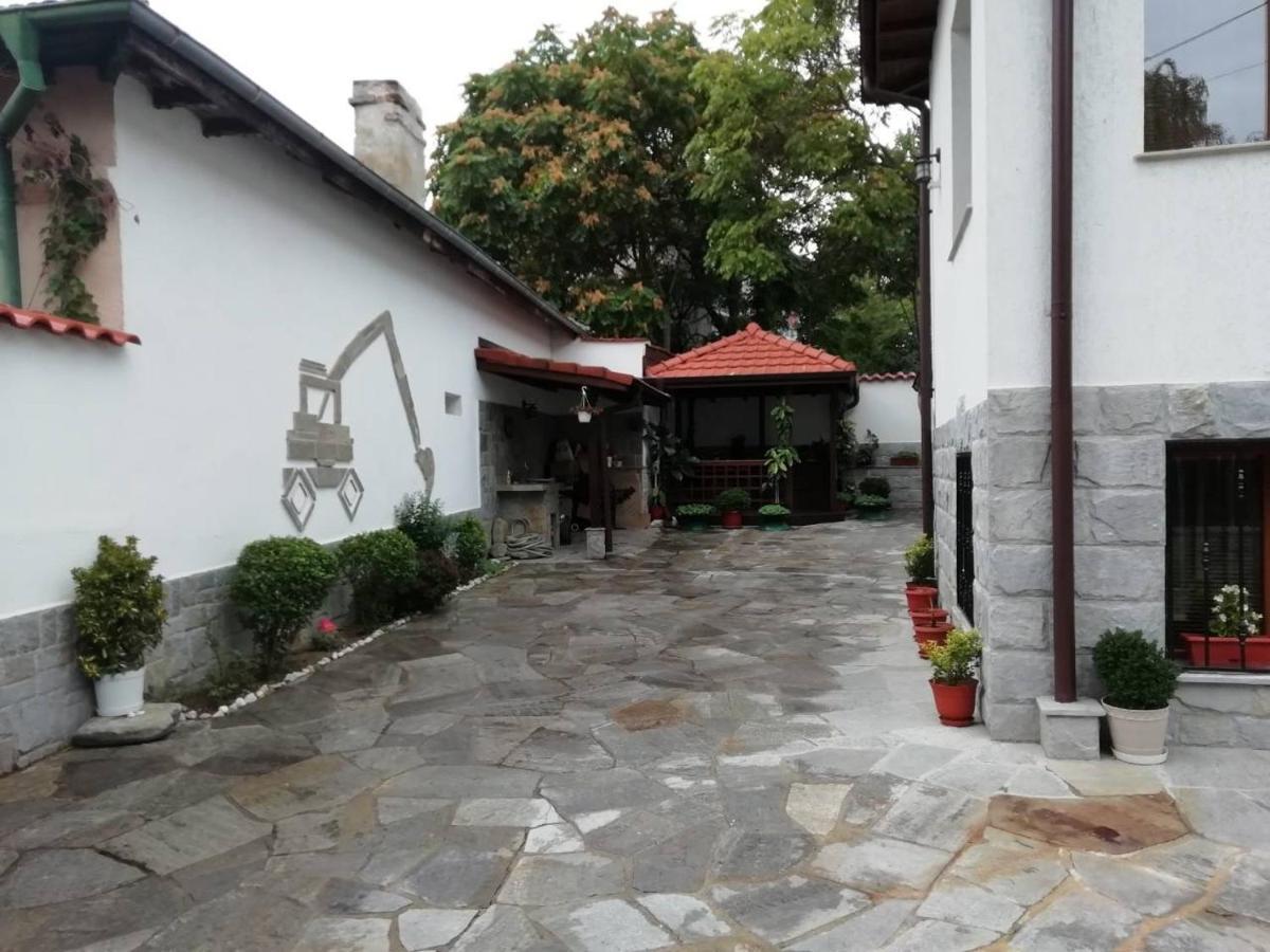 Къща В Центъра На Стрелча, Джакузи С Минерална Вода Exterior photo